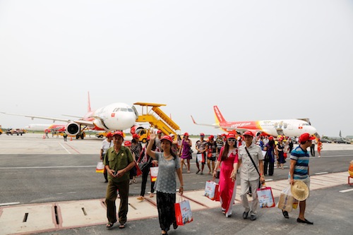 Một triệu vé giờ vàng bay cùng Vietjet ảnh 1